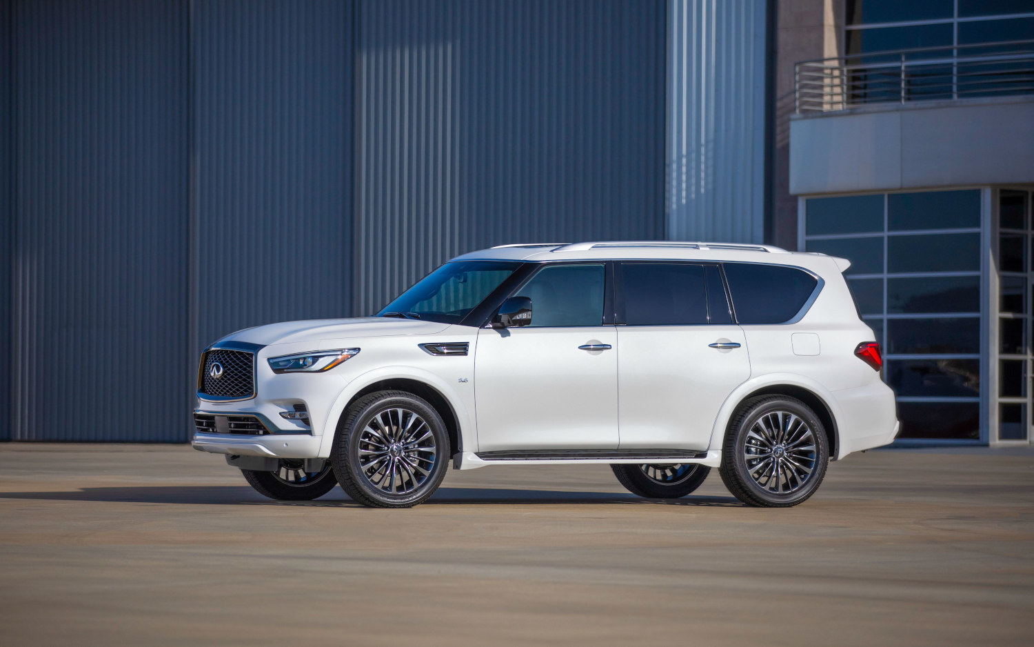 Comparison - BMW X7 xDrive40i 2020 - vs - Infiniti QX80 Limited 2020 ...